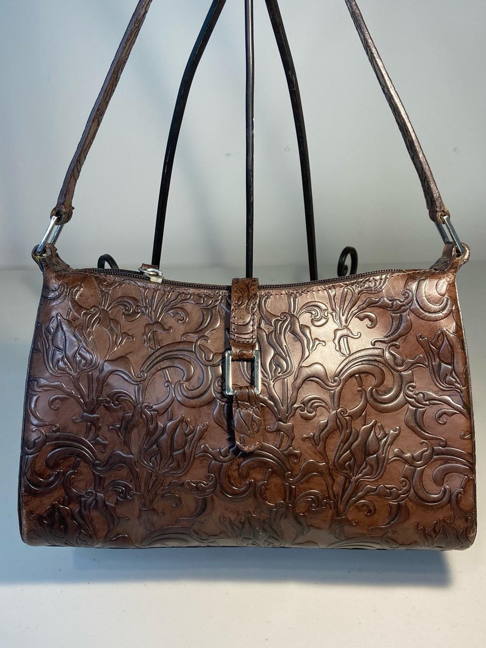 VTG. Women's tooled Floral Leather Shoulder Bag - Brown